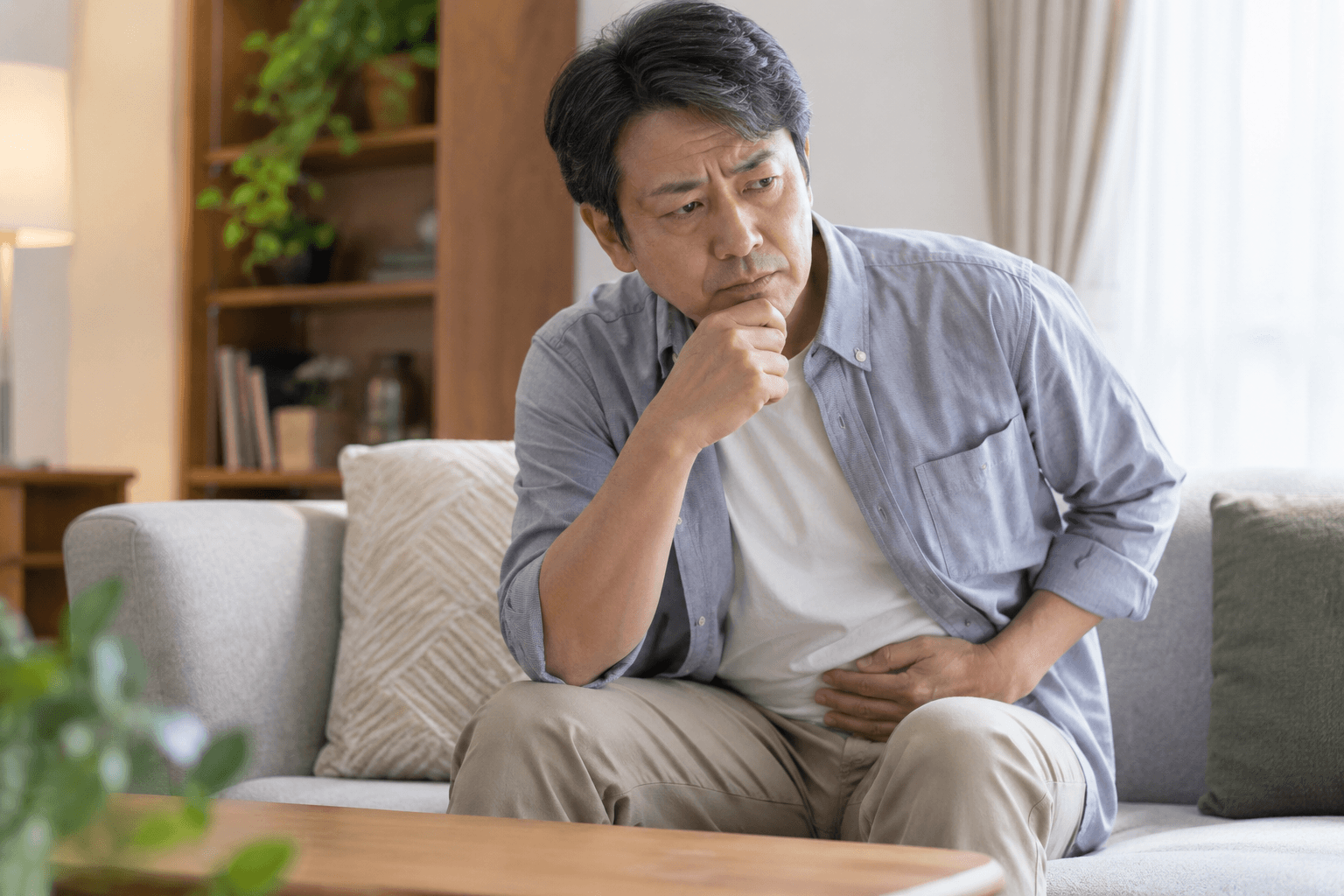痔の出血と大腸がんによる出血の違いを確認するイメージ