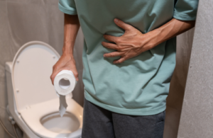 トイレにいる男性