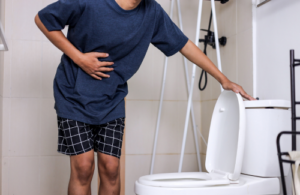 トイレにいる男性